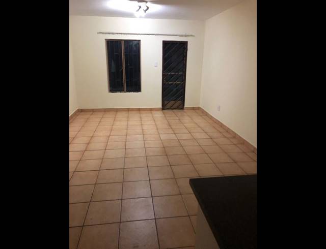 2 BEDROOM APARTMENT FOR SALE IN CRYSTAL PARK